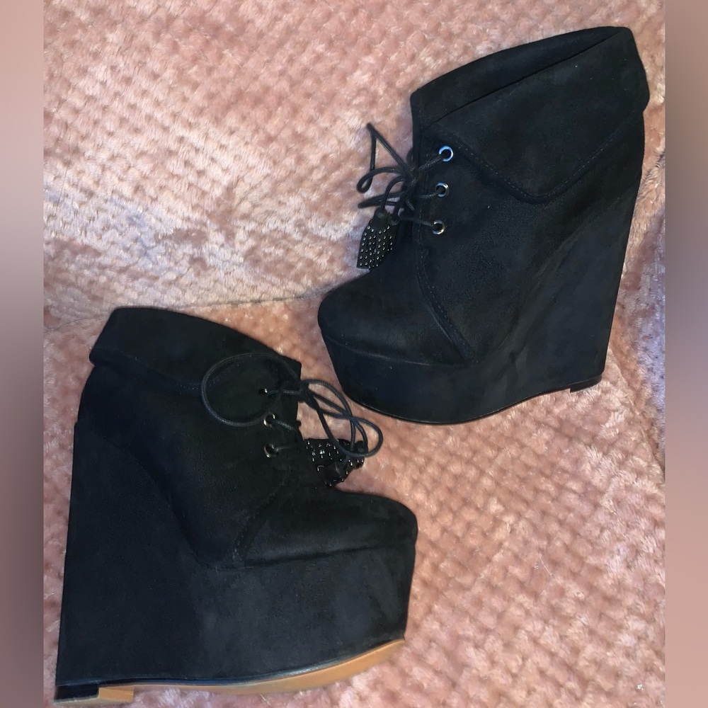 Yodels, Size 6.5, Suede